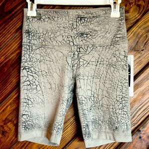 Lululemon NWT Wunder Train Short Dye 8” Short Size 6